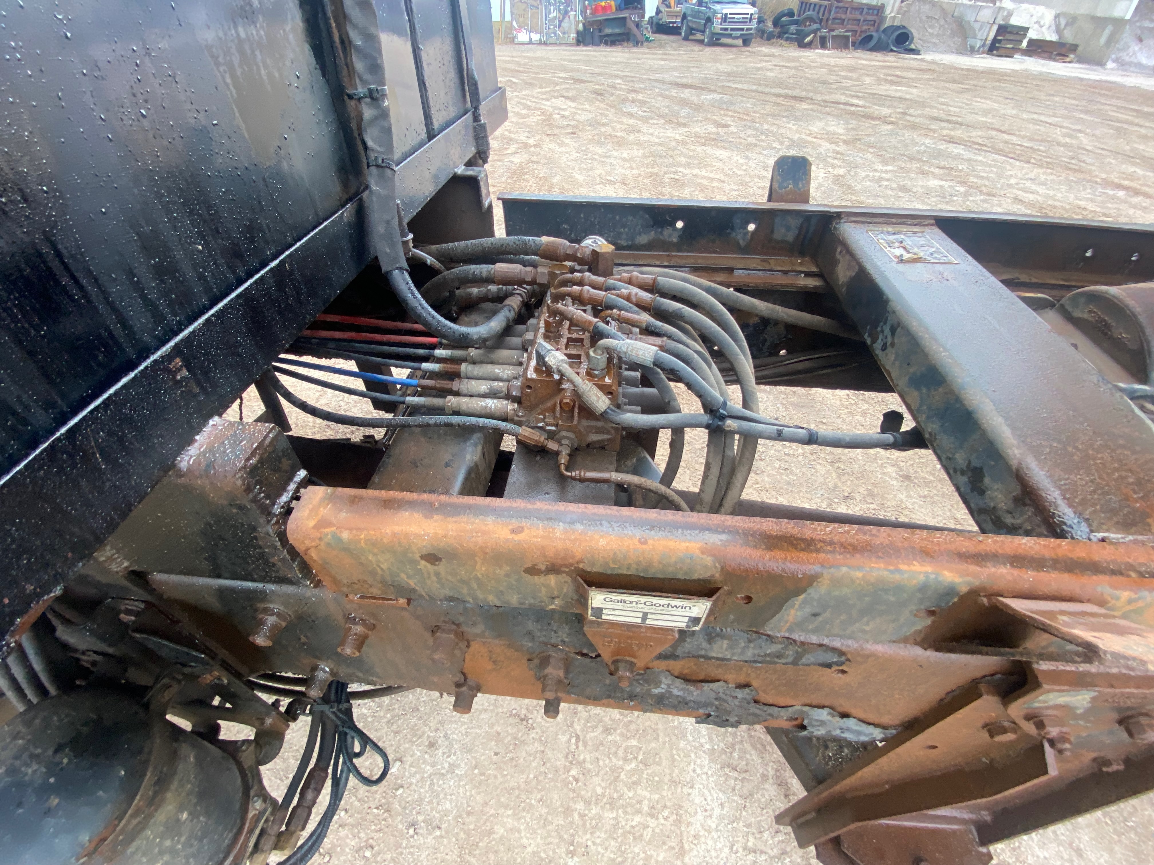 2000 PETERBILT 330 - Image 16